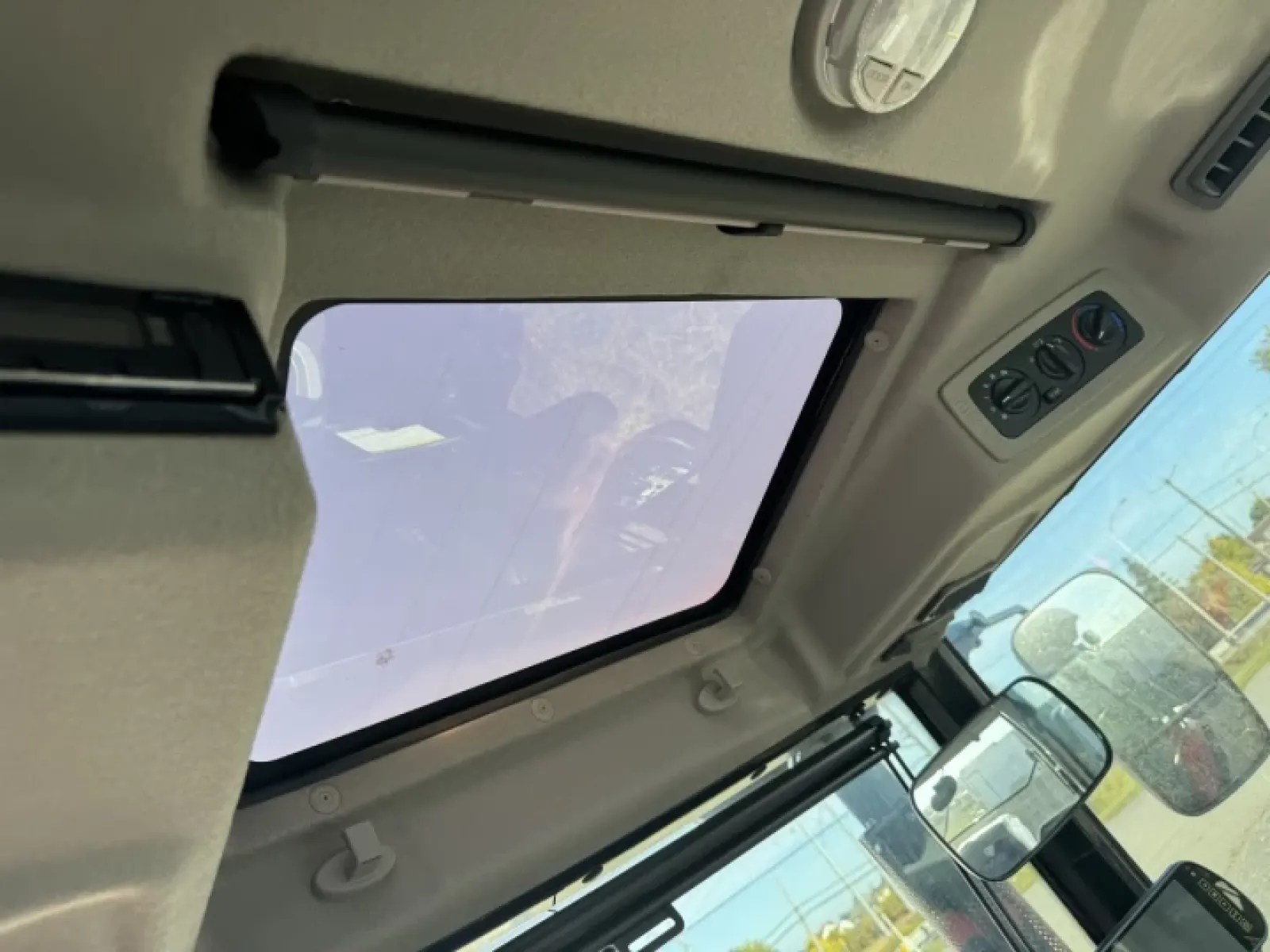 TYM T115 Chargeur Inclus 2025 — vue 9