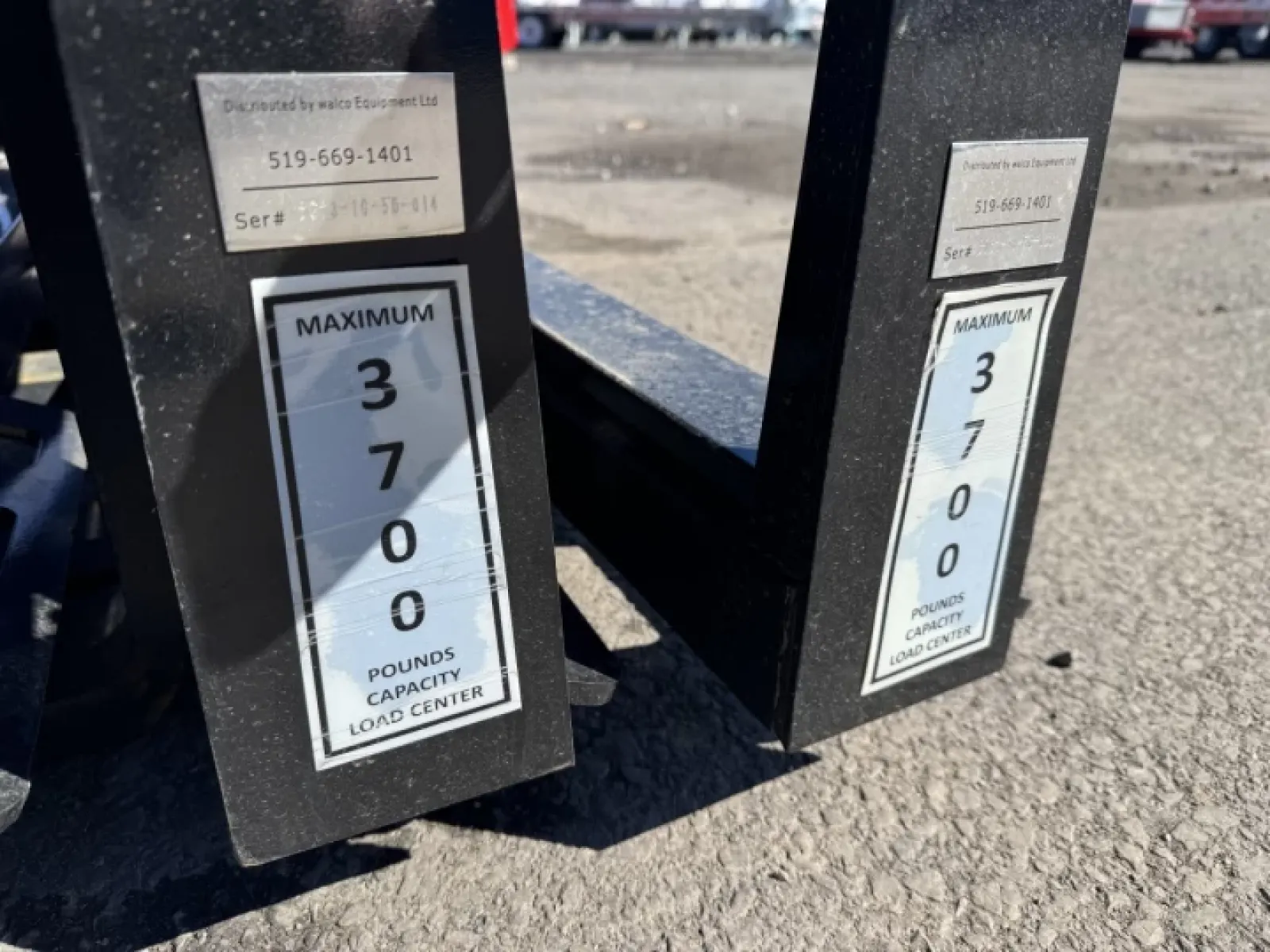 Renegade Fourche 3700LBS Attache Skid Steer 2026 — vue 3