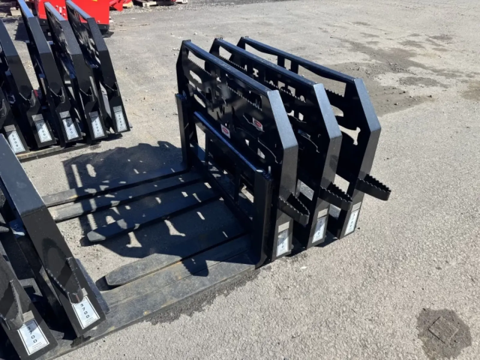 Renegade Fourche 3700LBS Attache Skid Steer 2026 — vue 1
