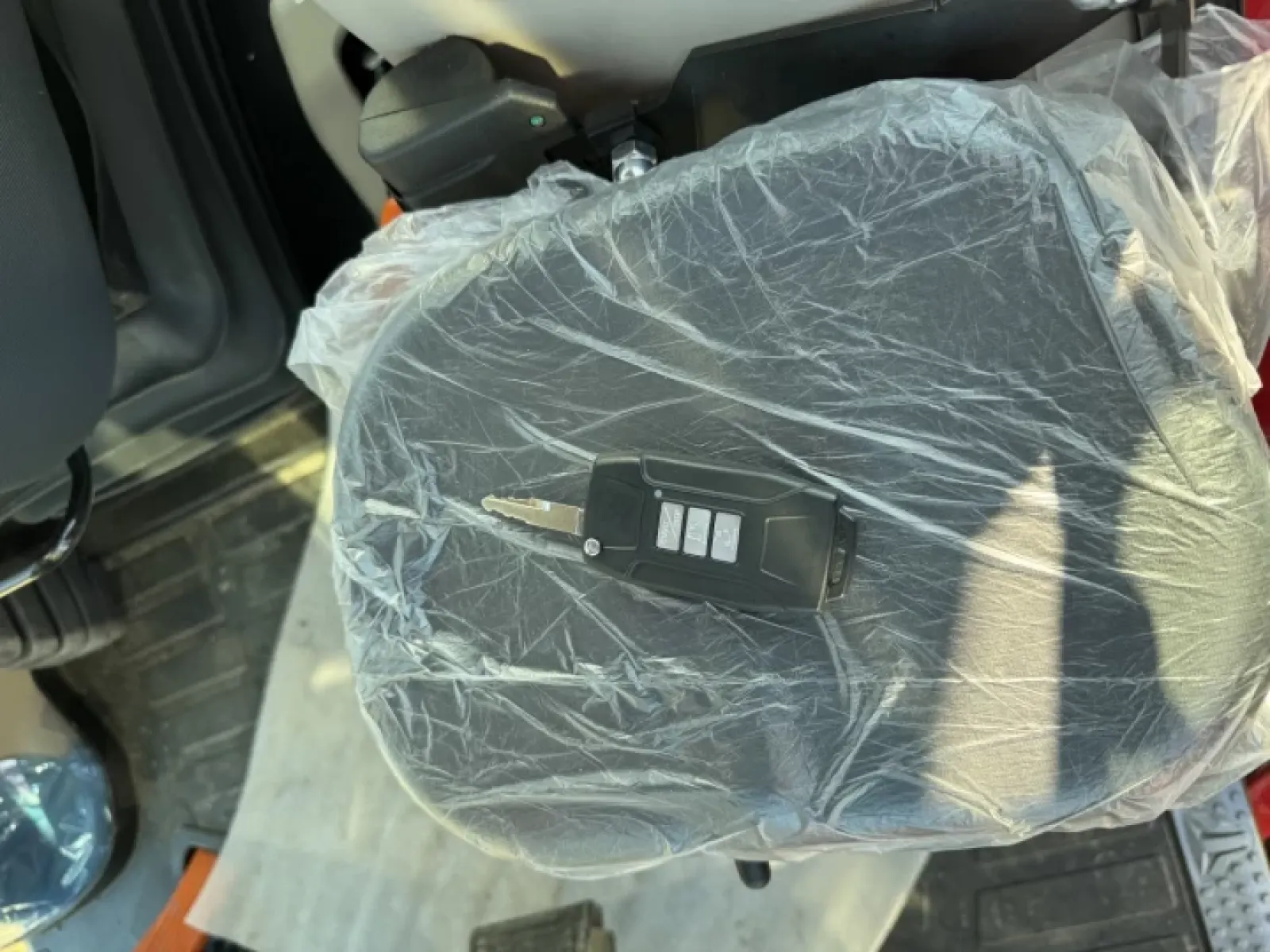 TYM T115 Chargeur Inclus 2025 — vue 11