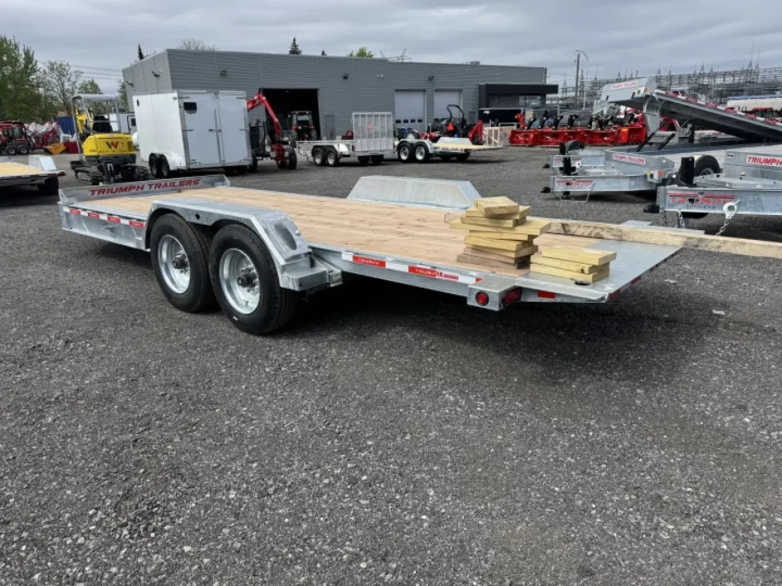Triumph 82x20 Plate-forme TILT | Double essieux 8 000lb | 2025 — vue 8