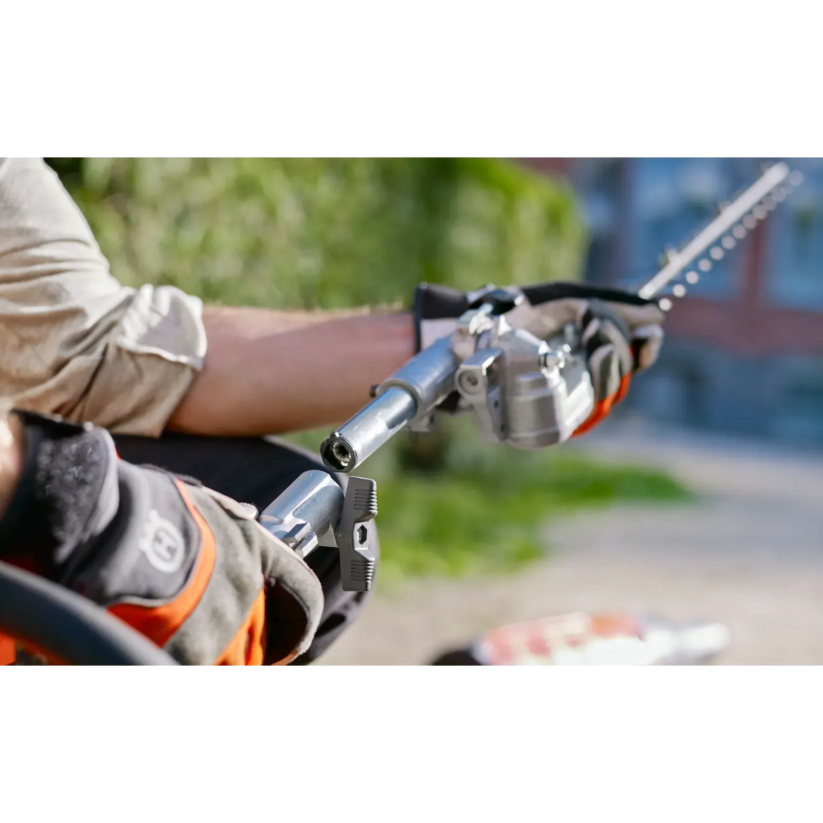 Husqvarna 330LK — vue 3