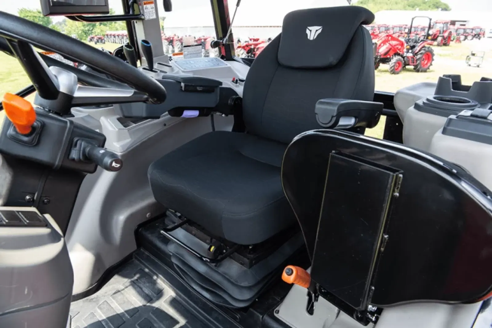 TYM T130 Chargeur Frpontal 2026 — vue 7