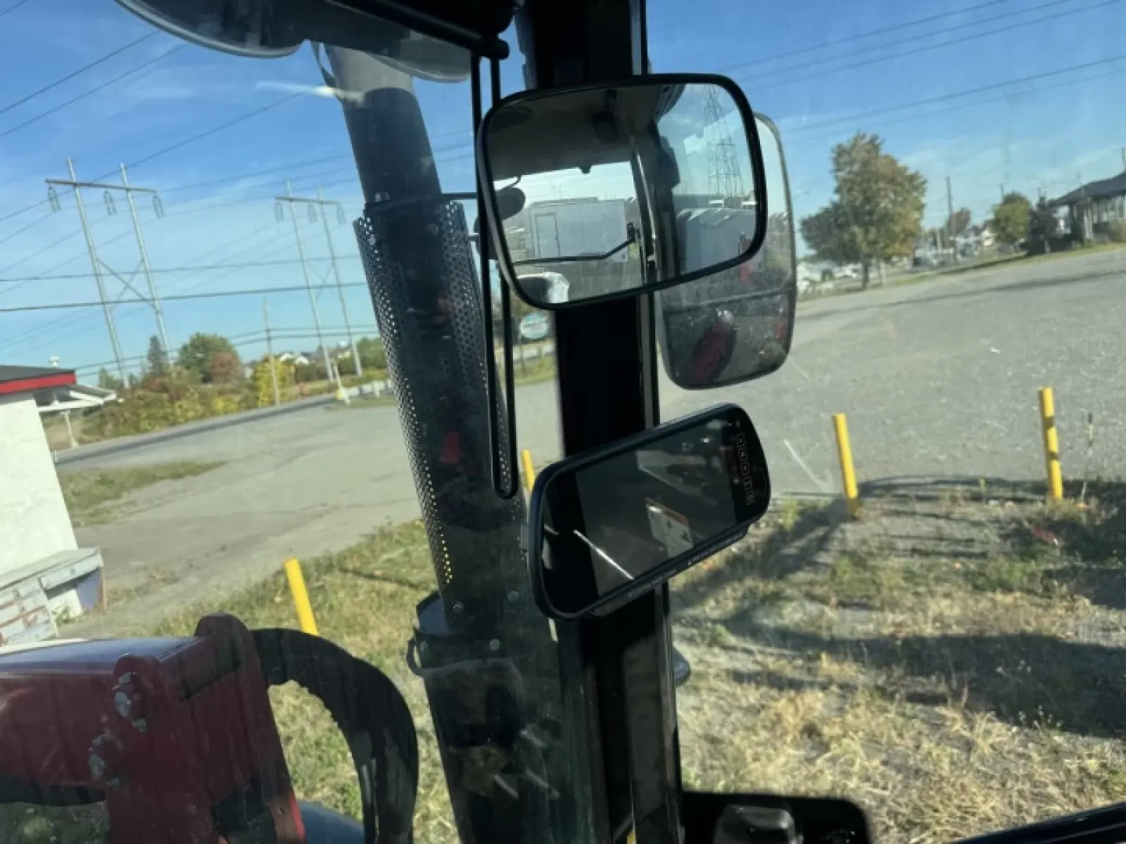TYM T115 Chargeur Inclus 2025 — vue 10