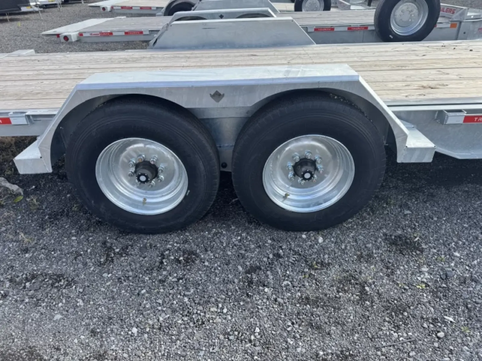 Triumph Tilt 82''X20' 8K Essieux 8000LBS Chaque 2025 — vue 4