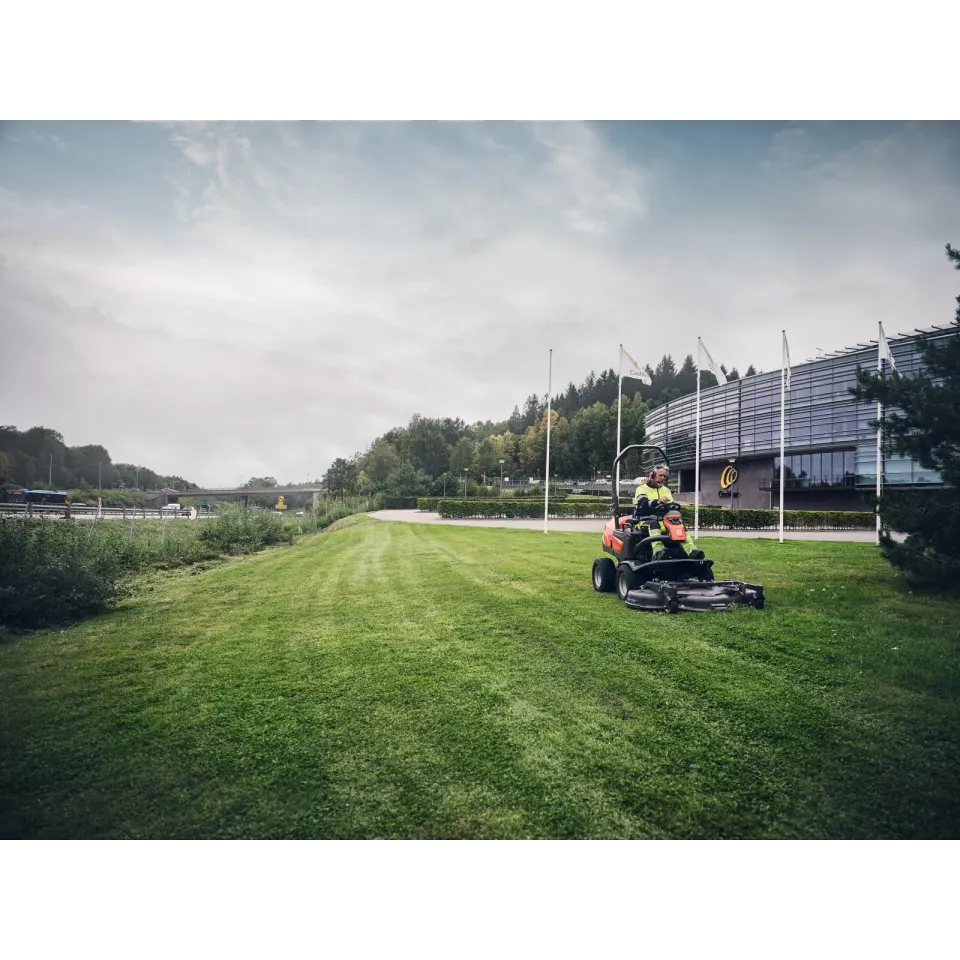 Husqvarna P 525DX avec cabine — vue 3