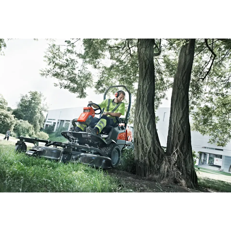 Husqvarna P 525DX avec cabine — vue 2