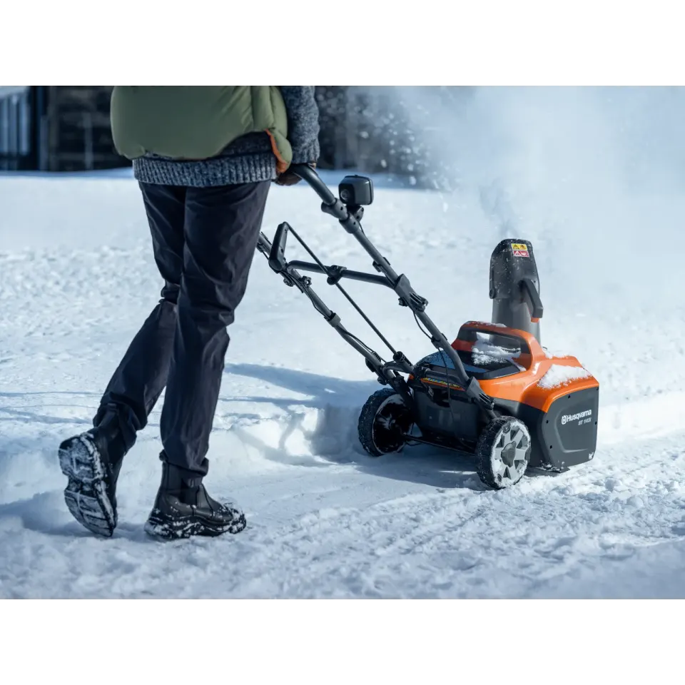 Fraise à neige Husqvarna ST 143i — vue 3